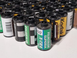 100 carretes de fotografía vacíos