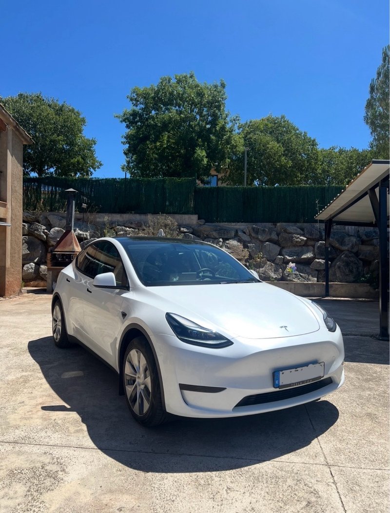 Tesla Model Y 2023 - foto 1