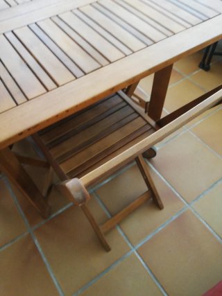 Conjunto mesa y sillas madera plegables
