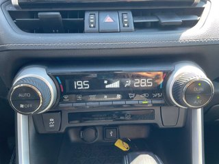 RAV4 2.5l 220H Business