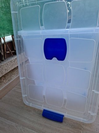 Caja de plástico PlasticForte 86L con ruedas