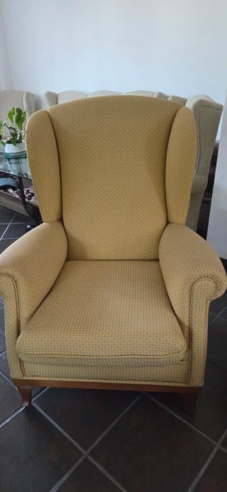 Sillón de tela amarillo y madera, 2 unidades