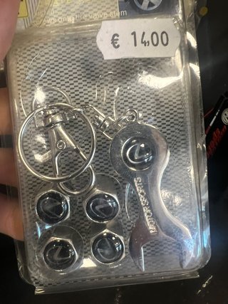 Llavero Lexus con tapones de válvula