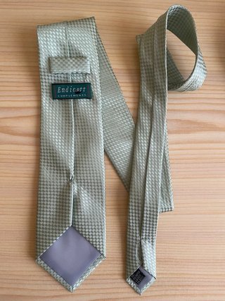 Corbata verde con microestampado