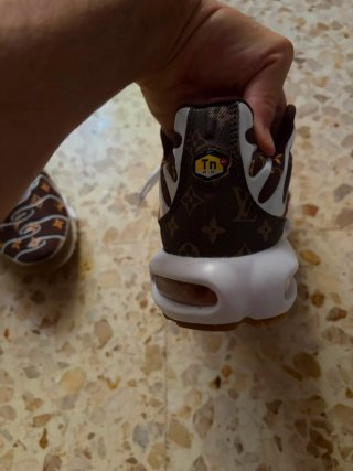 Nike TN Zapatillas Marrón y Blanco no es oregina