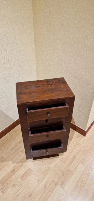 Cómoda de madera con 5 cajones