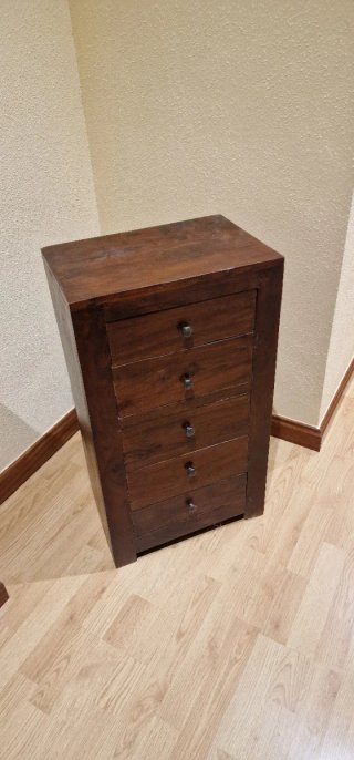 Cómoda de madera con 5 cajones