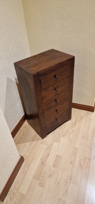 Cómoda de madera con 5 cajones
