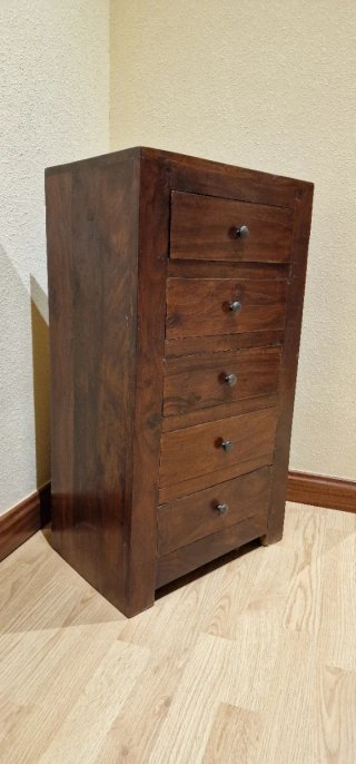 Cómoda de madera con 5 cajones