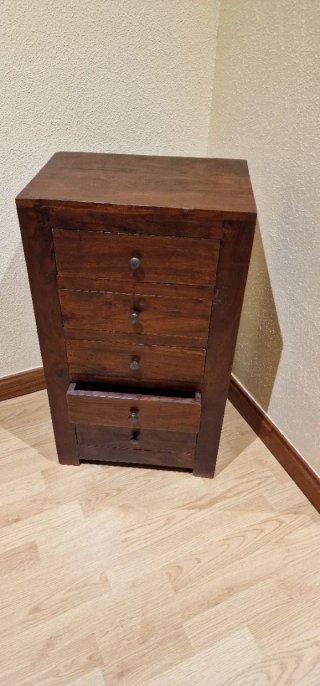 Cómoda de madera con 5 cajones