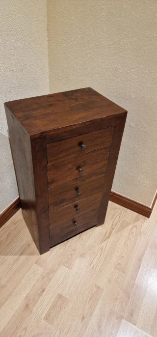 Cómoda de madera con 5 cajones