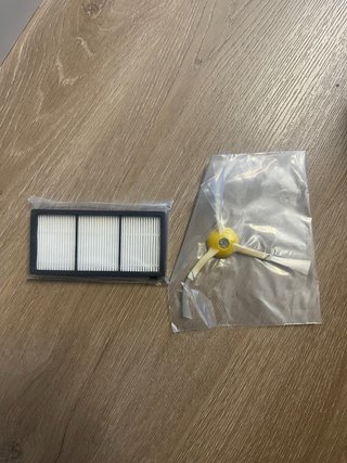 iRobot Roomba 960 con base de carga + recambios nu