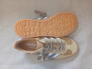 Zapatillas Adidas gazzelle indoor doradas