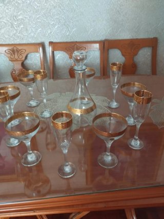 Figuras de cerámica niños besándose