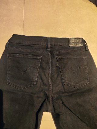 Pantalones negros rotos