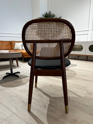 NUEVO REBAJA! Elegante silla comedor nogal y ratan