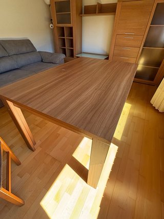 Mesa de comedor de madera y 4 sillas