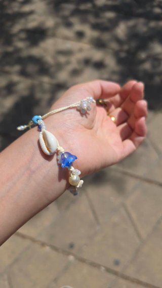 Pulsera artesanal pez azul y estrellas