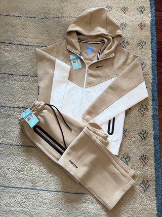 Conjunto Nike x NOCTA Beige y Blanco chandal