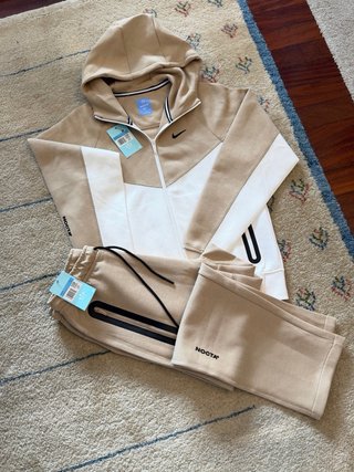 Conjunto Nike x NOCTA Beige y Blanco chandal