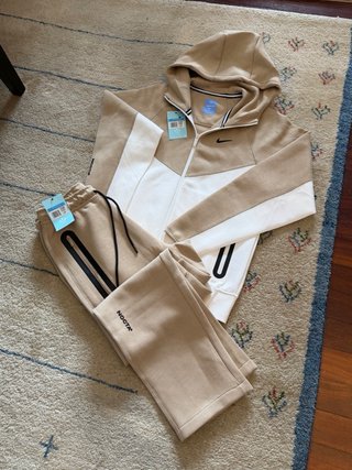 Conjunto Nike x NOCTA Beige y Blanco chandal