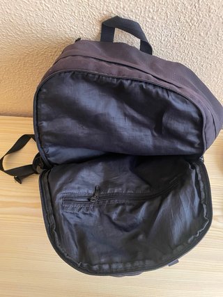 Mochila negra con 4 bolsillos