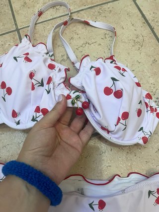 Costume da bagno ciliegie