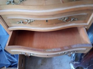 Cómoda antigua de madera y mármol