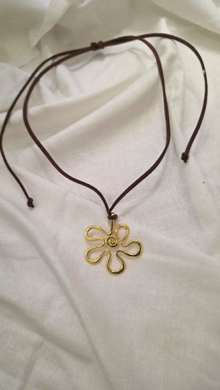 Collar Artesanal Ajustable Flor Dorado