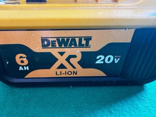 Chave de Impacto DeWalt DCF922 + Bateria T151