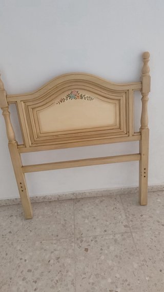 Armario de madera con 3 puertas y cajones