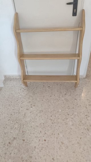 Armario de madera con 3 puertas y cajones