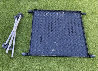Plataforma de pesca con patas incluidas.