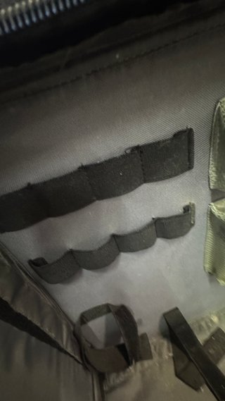 Bolsa Plano Preta com Cruz Cinza