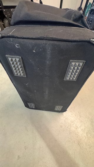 Bolsa Plano Preta com Cruz Cinza