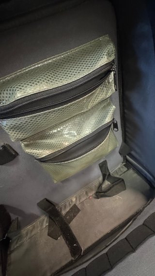 Bolsa Plano Preta com Cruz Cinza