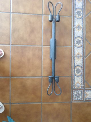 Aplique moderno de metal gris