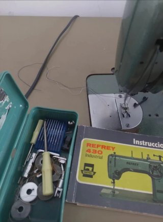 Máquina de coser Refrey 430