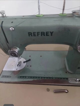 Máquina de coser Refrey 430