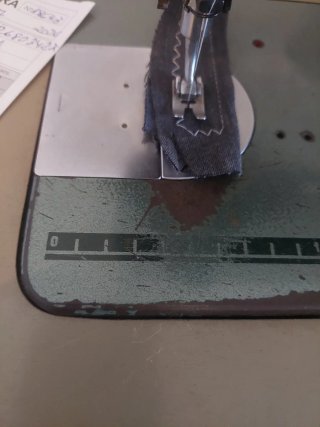 Máquina de coser Refrey 430