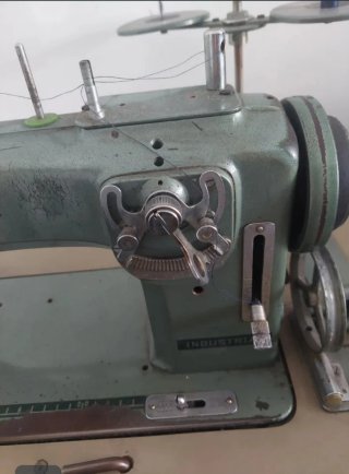 Máquina de coser Refrey 430