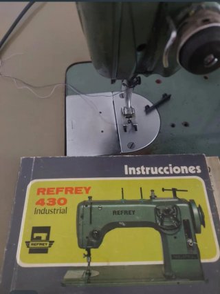 Máquina de coser Refrey 430
