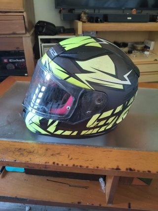 Casco Moto Integral Negro y Amarillo