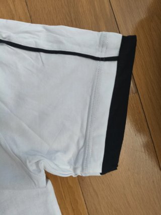 Camiseta Kiabi Blanca Talla L con Detalles Negros