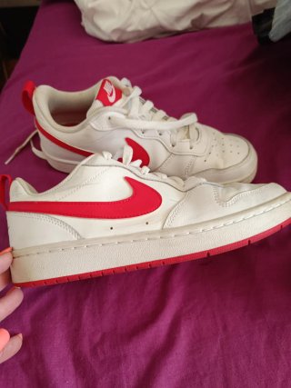 Zapatillas Nike Blancas y Rojas