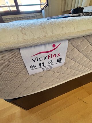 Cama matrimonio canapé, colchón y 2 mesillas