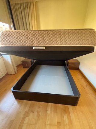 Cama matrimonio canapé, colchón y 2 mesillas