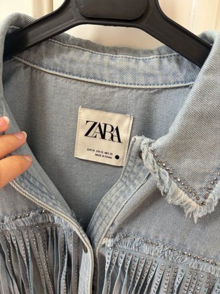 Chaqueta denim vaquera azul Zara flecos talla XS