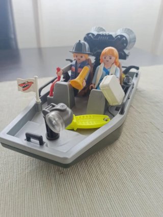 Playmobil: Lancha de rescate y coche de bomberos.