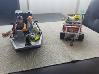 Playmobil: Lancha de rescate y coche de bomberos.